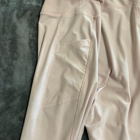 Cali Active Blush Pink Capri Leggings - Picture 2 of 5